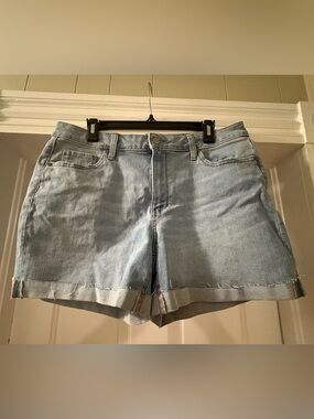 Sonoma Women’s Light Blue Denim Shorts Size 16